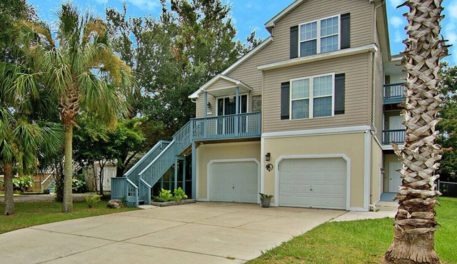 Close to Beach and Downtown Charleston