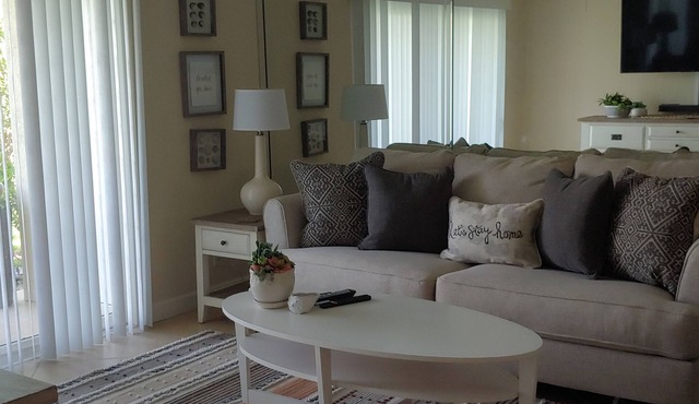 Close to beach, St Petersburg Fl. Stylish 1st floor