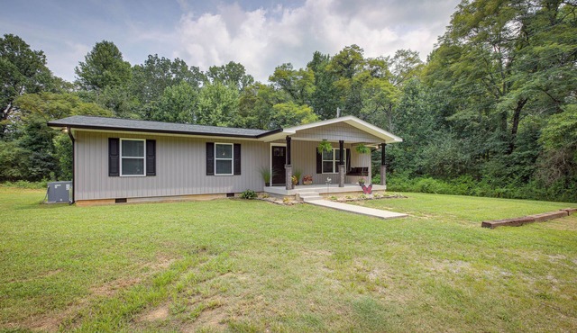 Close to Nickajack Lake! Serene Retreat w/Hot Tub