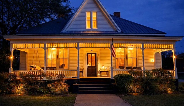 Closest Stay to Corry House Historic Home w Porch Perfect for Wedding Weekends