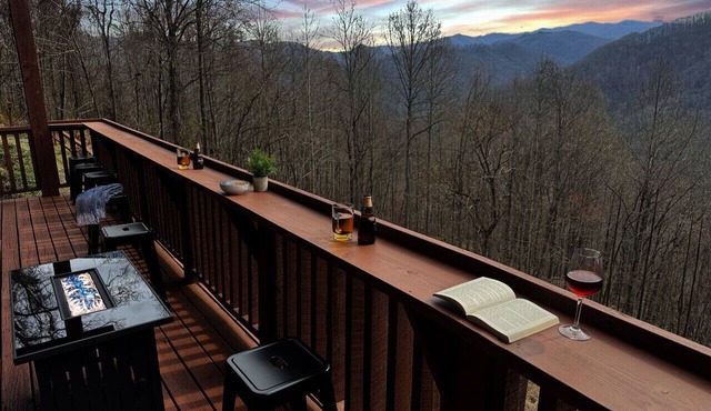 Cloud Nine Retreat; sleeps 22|barrel sauna|hot tub