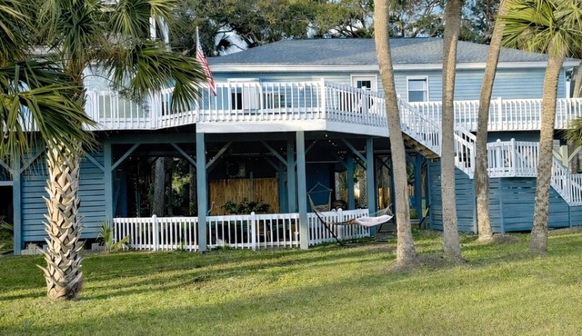 Coastal Charm Awaits: Beautiful 3BR/2BA Beach Retreat on Edisto Island!