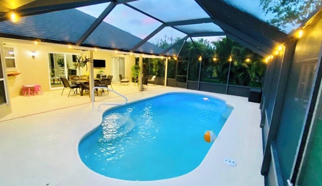 Coastal Retreat: 4Br Home for families heated pool /8 min to Beaches , River