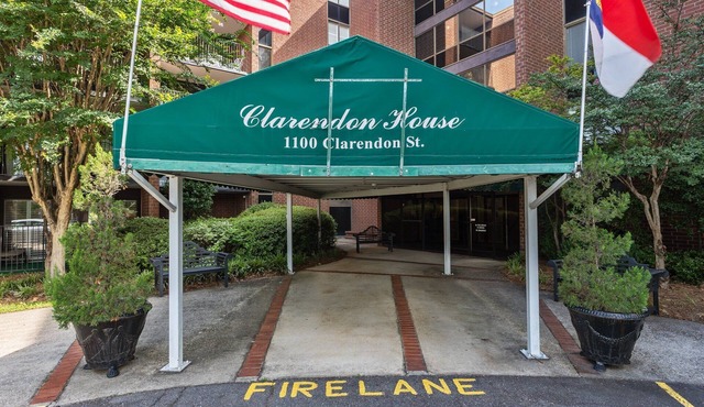 Comfort at the Clarendon Quaint, clean, safe, & convenient location!