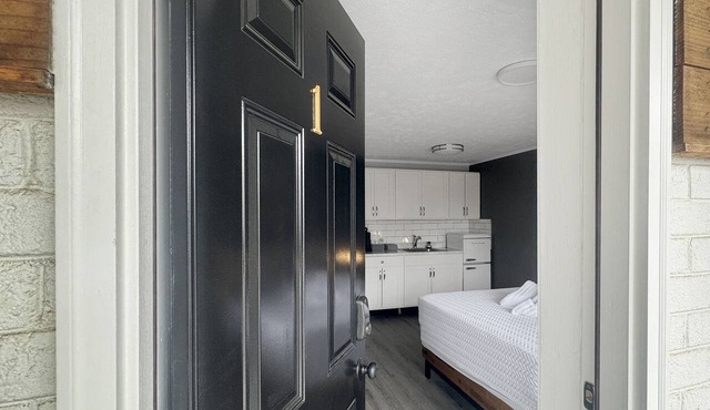 Comfort Suite Hotel- 2 Pools, Near Beach/Boardwalk, No Pets Allowed