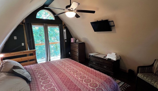 Comfortable cabin in the mountains of North Carolina, located near TIEC.