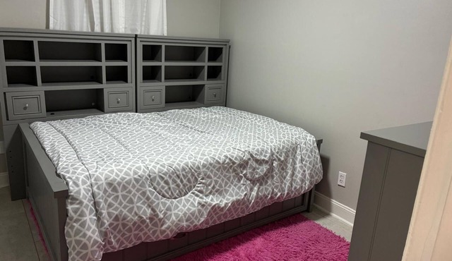 Comfortable Retreat Charming 3-bedroom house with AC in Apopka awaits you