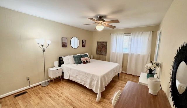 ★Comfortable Townhome★King Bed ★ Long Term Stays ★