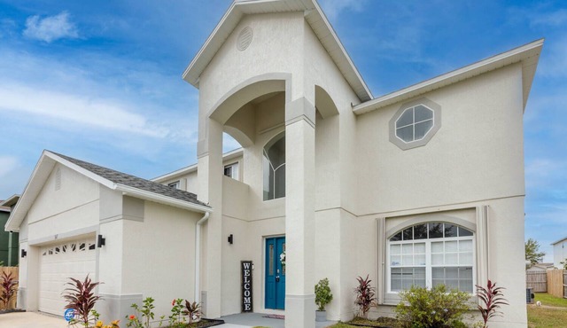 Comfy & Getaway House w/Pool!