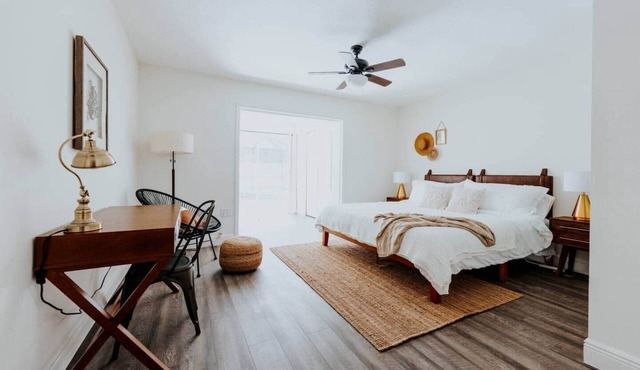 COQUINA HAUS stylish home steps away from private Bay inlet!