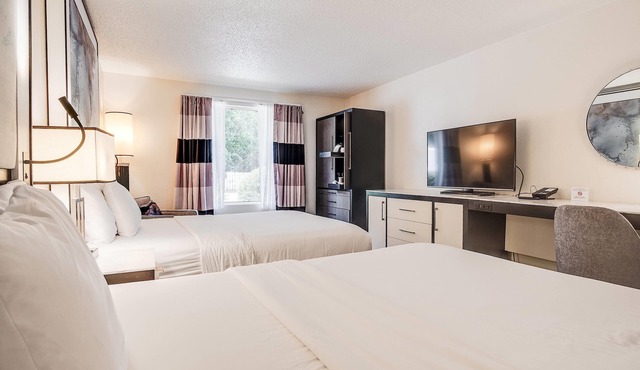 Cottonwood Suites Savannah Hotel & Conference Center