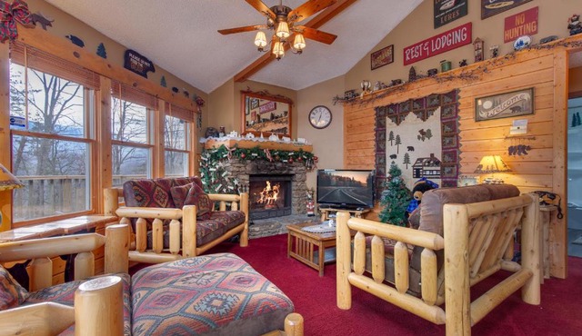 Country Cozy, 2 Bedroom, Pool Access, Hot Tub, Fireplace, Sleeps 6