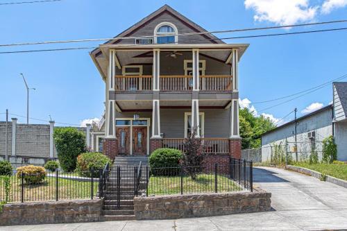 Covenant Park 3 Min - Old City 5 Min - Sleeps 16