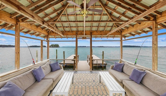 Covered Dock, King Suite, Modern Design, & Kayaks