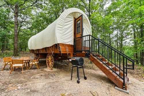 Covered Wagon Vacation Rental in Broken Bow! in Broken Bow