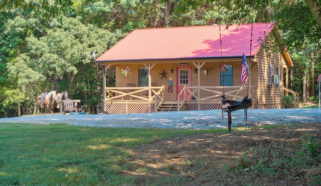 Cowboy Hideout on Horse Ranch, 14 miles from I-40, near Jackson, West Tennessee