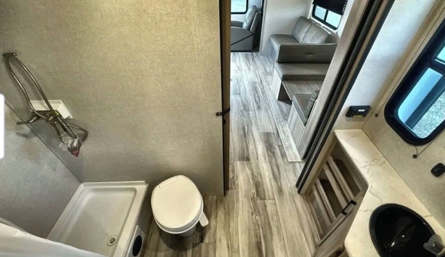 Cozy 1-bedroom recreational vehicle in delightful Orlando with AC