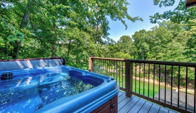Cozy 1BD Camper w/LAKE Access! Hot Tub + Pavilion