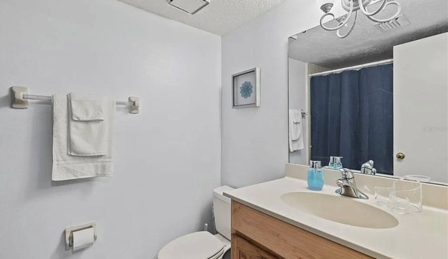 Cozy 2 bedroom condo in peaceful Altamonte Springs Close to Theme Parks/Airport