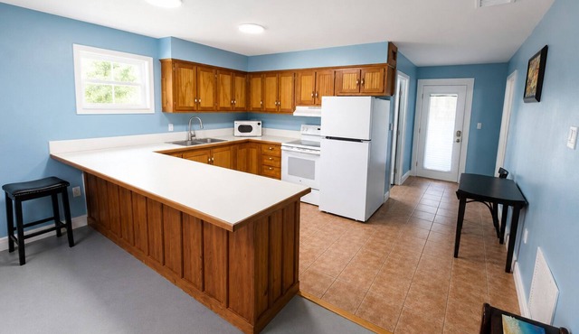 Cozy 2-bedroom apartment in charming Fort White with AC