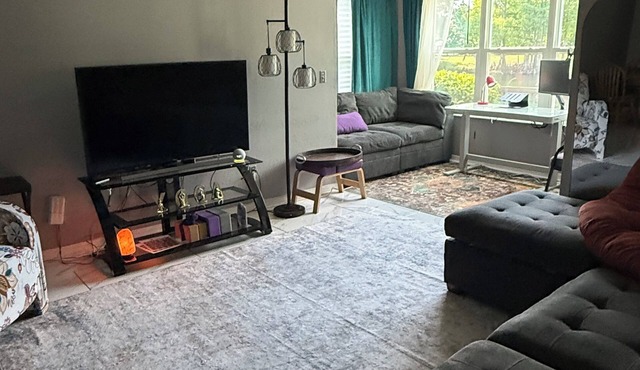 Cozy 2-bedroom condo with AC in brilliant Orlando