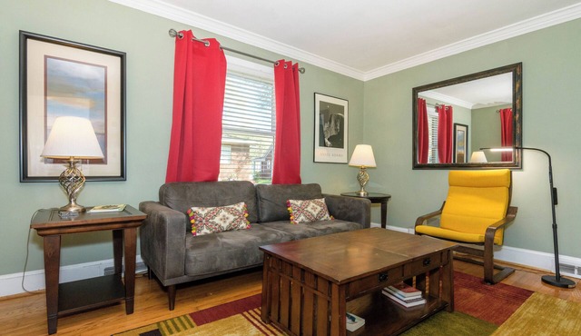 Cozy 2 Bedroom Duplex Apartment near Uptown Charlotte - Desirable Plaza Midwood