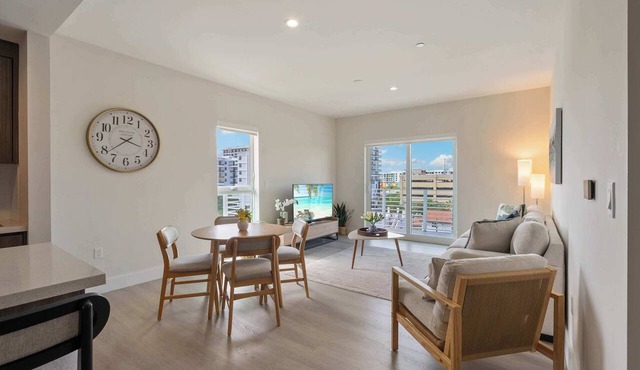 Cozy 2 bedroom, Free Parking and High Speed Wifi