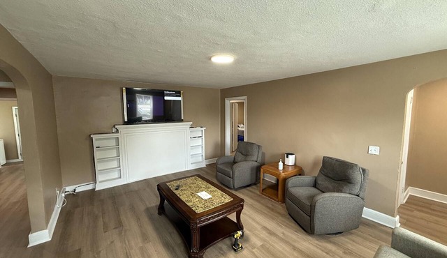 Cozy 2-bedroom house in Fairfax with easy access to main hwy and close to town!
