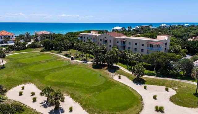 Cozy 2-bedroom condo with private beach access, in lovely Melbourne Beach