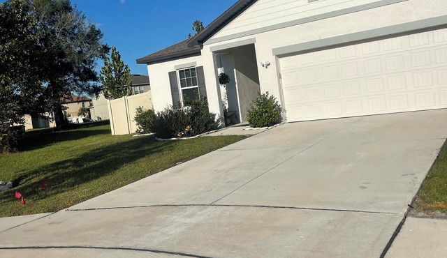 Cozy and quiet and Charming 2-bedroom house in lovely Kissimmee with AC