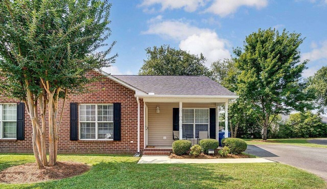 Cozy Bungalow in Wingate w Patio, Grill, Firepit - Easy Access To Bypass & Monroe! +15% Off Stay!