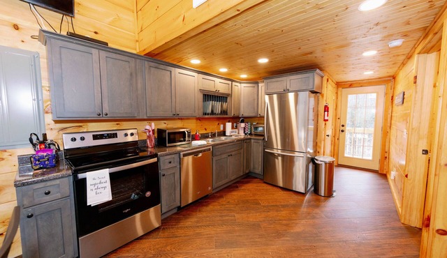 Cozy Cabin #3 - 4 Wheel Drive Needed During Winter
