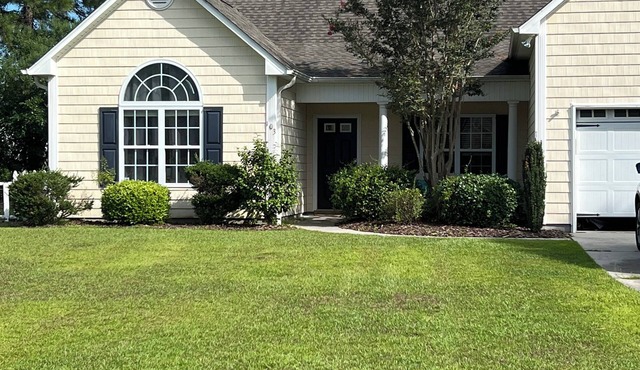 Cozy Coastal Retreat - Dog friendly! Great for longer Stays/Corporate