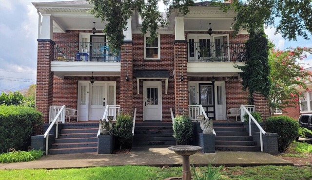 Cozy corporate apartment in tranquil Greer. Close to BMW.