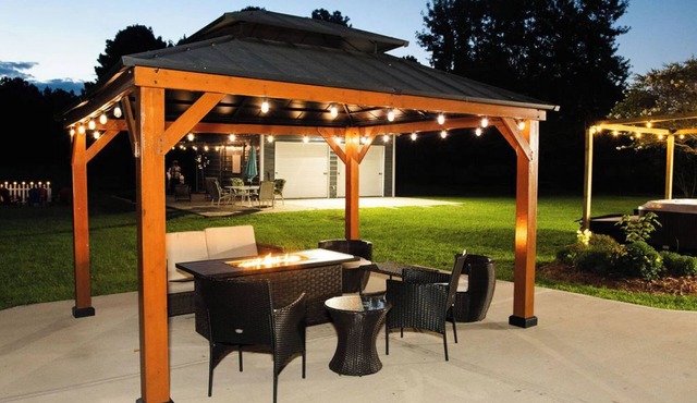 Cozy Country Retreat Ranch Style Home, private hot tub, pet friendly