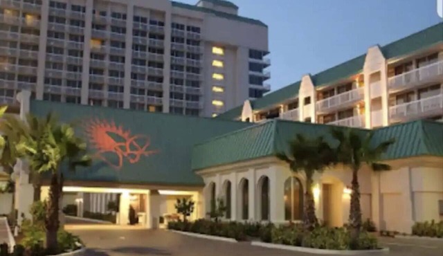 Cozy Daytona King Deluxe Studio w/kitchen, pool, gym, sauna, fitness center