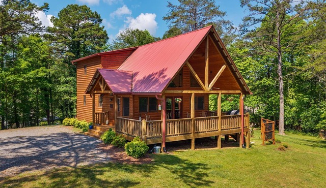 Cozy, Dog-Friendly w/Hot Tub & Fire Pit
