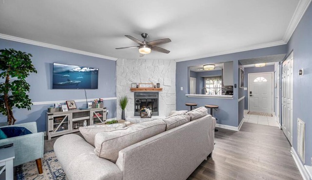Cozy End Unit Townhouse 1 Mile from Downtown Cary