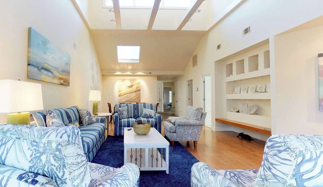 Cozy Hilton Head townhome with shared pools within a short distance of beaches