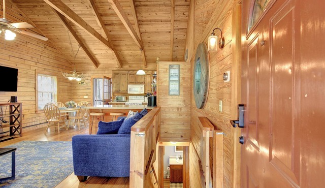 Cozy Log Cabin tucked away in Warm Springs! Near Callaway and FDR