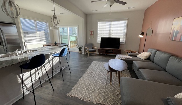 Cozy Modern 3 Bed Townhome Near Lake Norman and Shopping