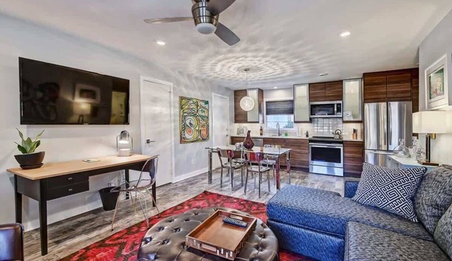 Cozy One-Bedroom Apartment in Myers Park