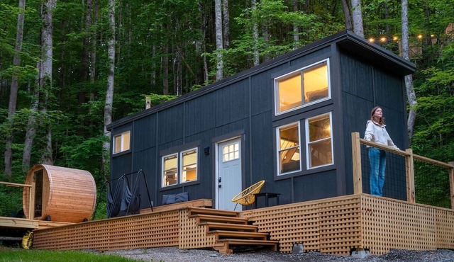 Cozy, Peaceful Hideout, Sauna, Hiking, and Great Food!