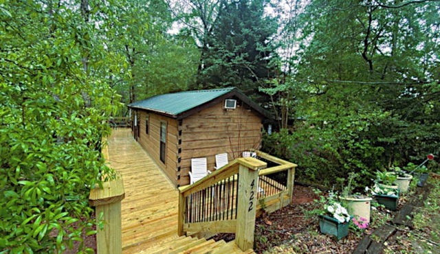 Cozy peaceful Log cabin Lake Hartwell dock WIFI/AC