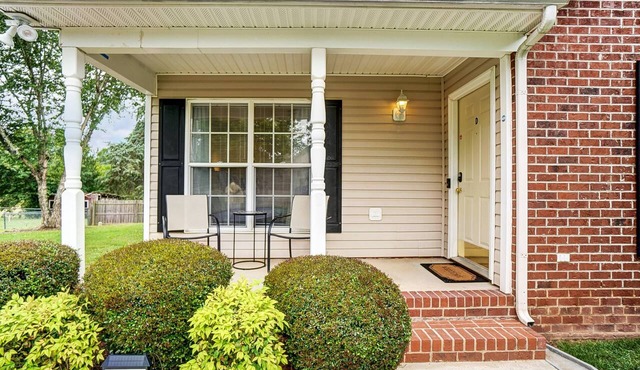 Cozy Retreat in Wingate w Patio & Grill, Pet Friendly - Easy Access To Bypass & Monroe + 15% Off!