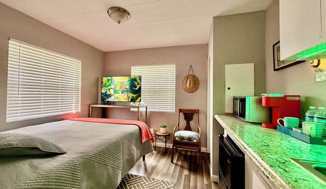 Cozy Room. Private Entry + Bathroom Near Beaches, Gardens Mall & PGA National.