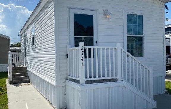 Cozy Tiny Home Near Disney World & Orlando Parks!