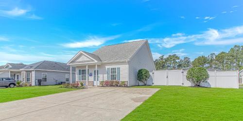 Cozy Updated 2BR Home for 5! Short Drive to Beach!