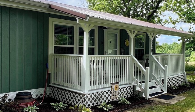 Cute, cozy & clean cottage by Fall Creek Falls Park. 2B-2B with new hot tub.