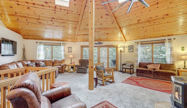 Deck + Game Room: Secluded Cabin Near Lake Cascade in Cascade